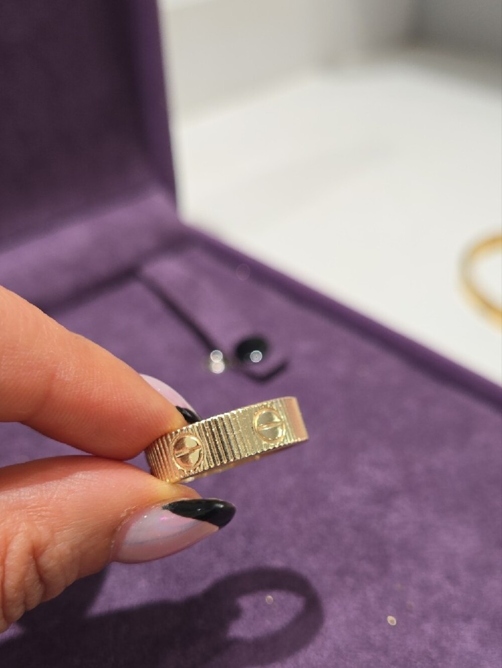 14k Gold Filled Textured Screw Motif Band Ring - Women Jewelry - Picture 2 of 2